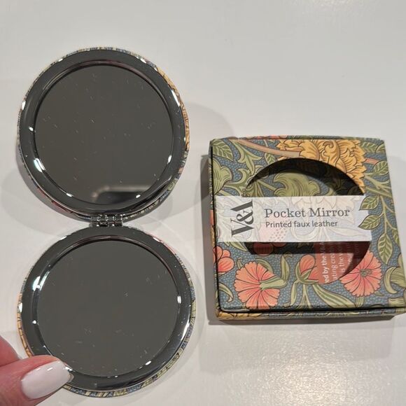 Floral Pocket Mirror - Picture 1 of 3
